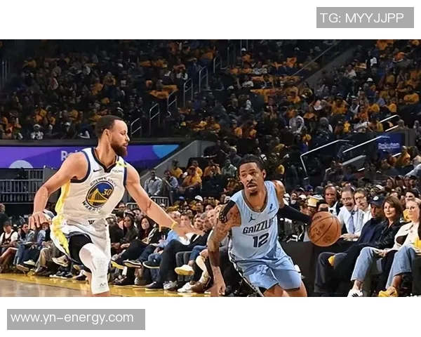 汤普森领衔勇士对决公牛球队的精彩较量与赛场瞬间回顾